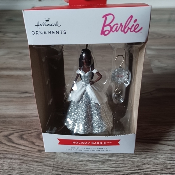 Hallmark Holiday Barbie 2021 Christmas Ornament - Picture 1 of 1